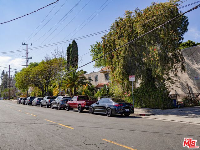 9015 Owensmouth Avenue, Canoga Park, CA 91304