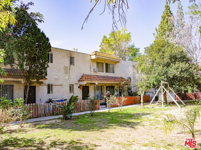 9015 Owensmouth Avenue, Canoga Park, CA 91304