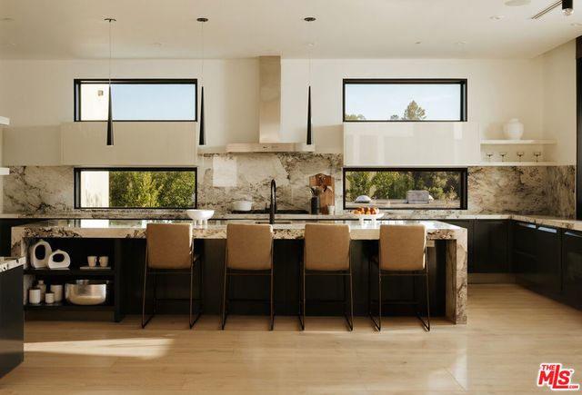 455 Castle Place, Beverly Hills, CA 90210