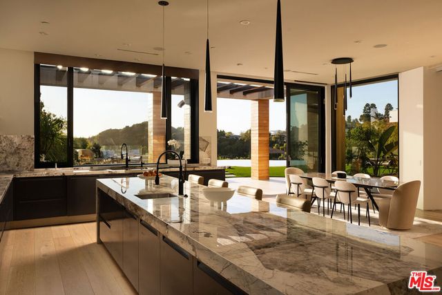 455 Castle Place, Beverly Hills, CA 90210