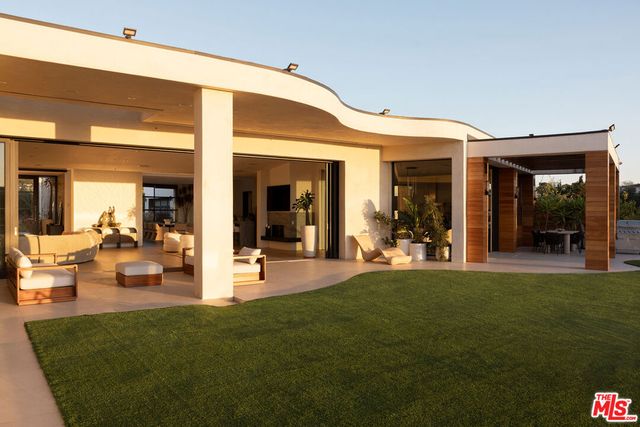 455 Castle Place, Beverly Hills, CA 90210