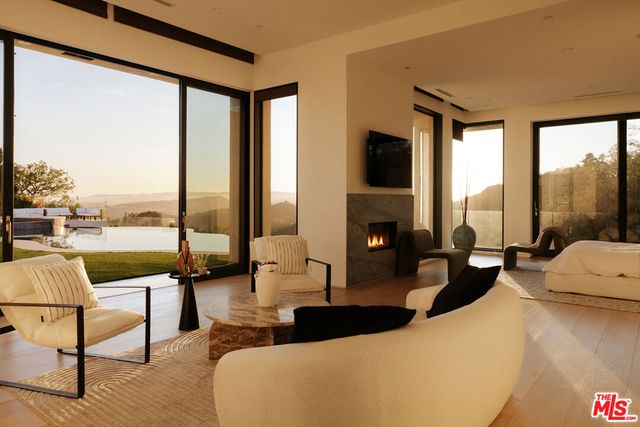 455 Castle Place, Beverly Hills, CA 90210