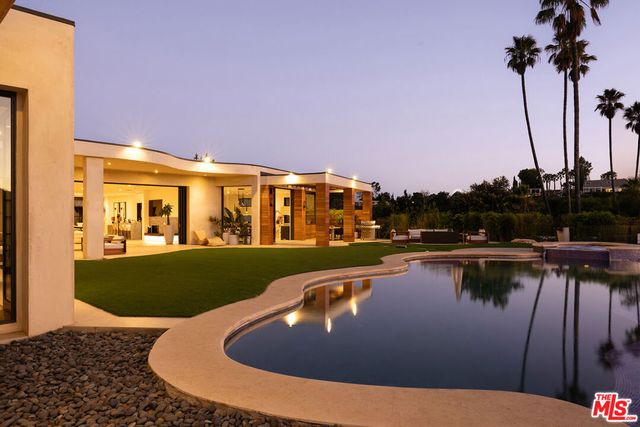 455 Castle Place, Beverly Hills, CA 90210