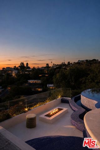 455 Castle Place, Beverly Hills, CA 90210
