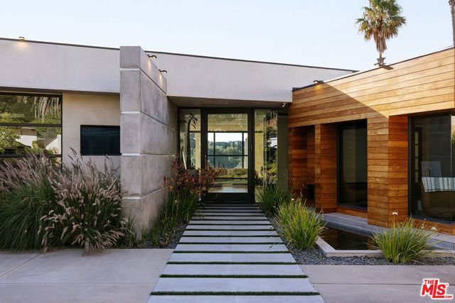 455 Castle Place, Beverly Hills, CA 90210