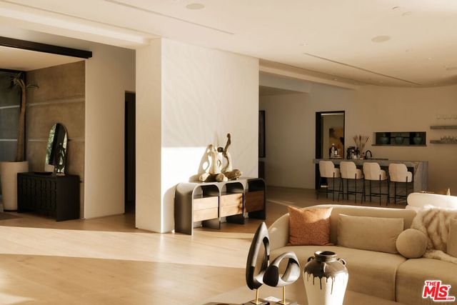 455 Castle Place, Beverly Hills, CA 90210