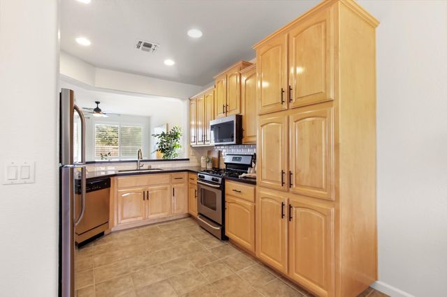 2218 Shady Creek Rd, Folsom, CA 95630