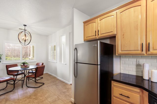 2218 Shady Creek Rd, Folsom, CA 95630