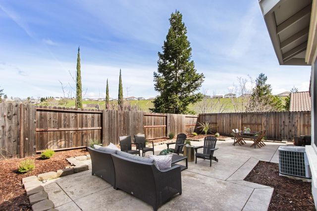 2218 Shady Creek Rd, Folsom, CA 95630