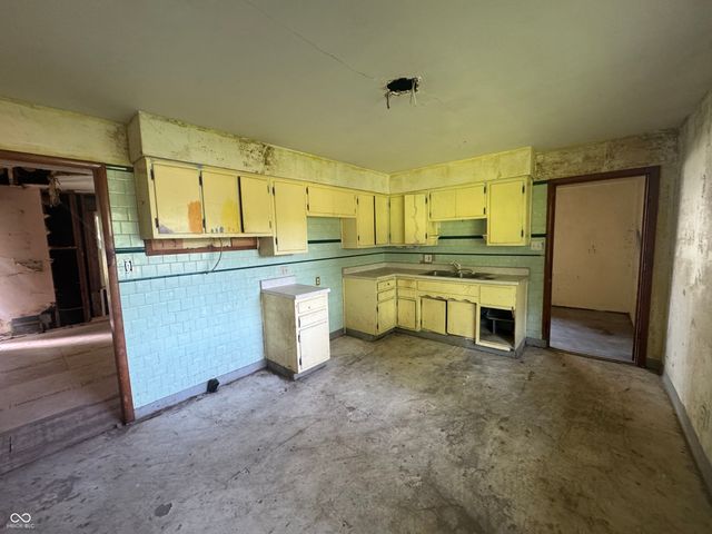 2324 E Thompson, Indianapolis, IN 46227