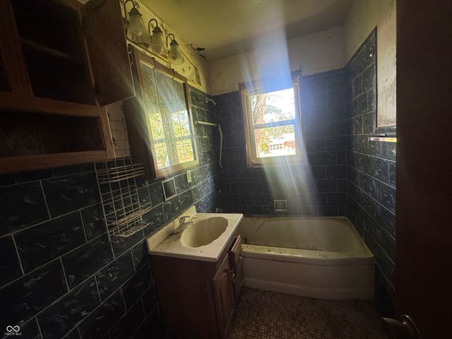 2324 E Thompson, Indianapolis, IN 46227