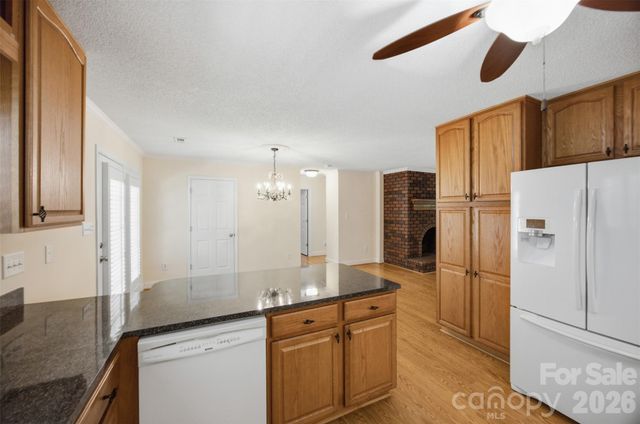 125 Shady Bluff Drive, Gastonia, NC 28052