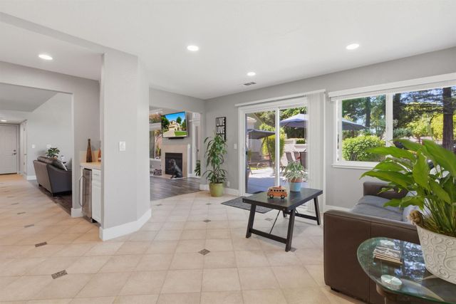 1009 Copper Lake Ct, Modesto, CA 95355