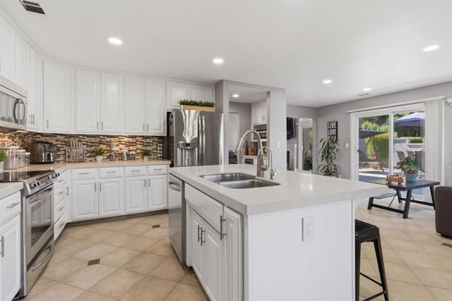 1009 Copper Lake Ct, Modesto, CA 95355