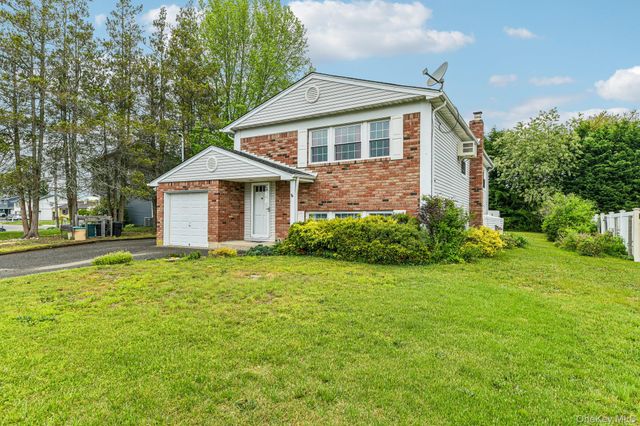 319 Rockaway Street, Islip Terrace, NY 11752