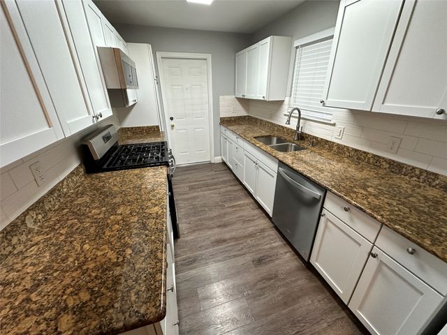 309 Murphy Road, Burleson, TX 76028