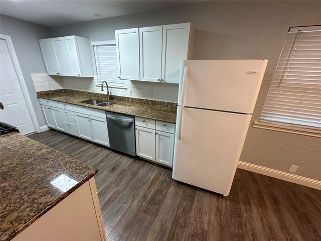 309 Murphy Road, Burleson, TX 76028