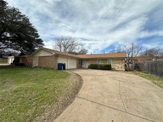 309 Murphy Road, Burleson, TX 76028