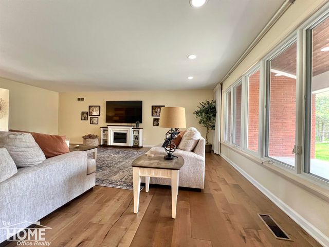 1111 W King Street, Owosso, MI 48867