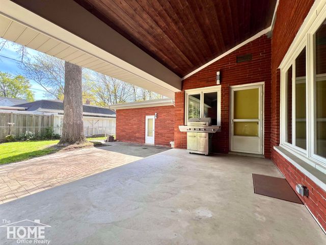 1111 W King Street, Owosso, MI 48867