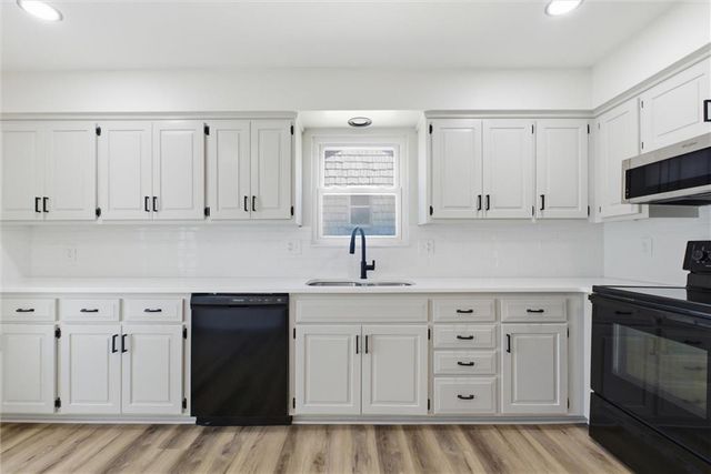 13900 W 69th Terrace, Shawnee, KS 66216