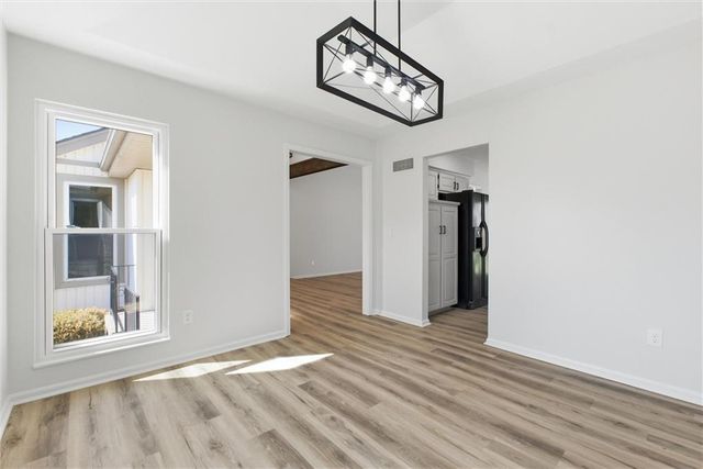 13900 W 69th Terrace, Shawnee, KS 66216