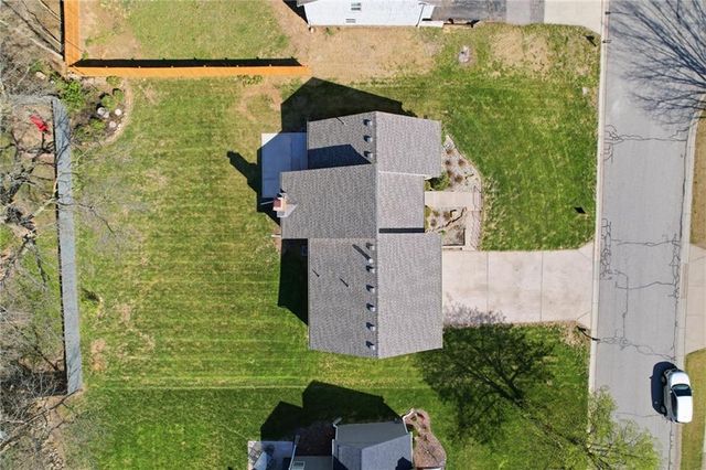 13900 W 69th Terrace, Shawnee, KS 66216