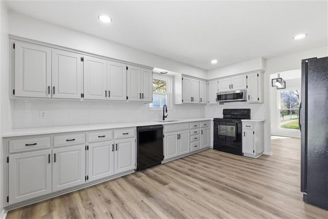 13900 W 69th Terrace, Shawnee, KS 66216