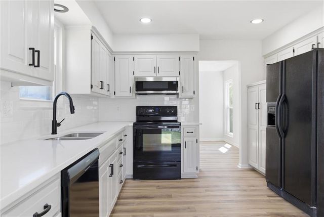 13900 W 69th Terrace, Shawnee, KS 66216