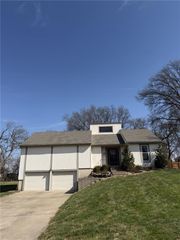 13900 W 69th Terrace, Shawnee, KS 66216