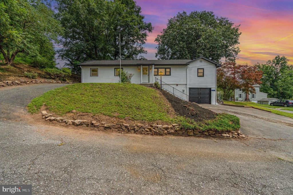 111 KINGS HWY, Marysville, PA 17053