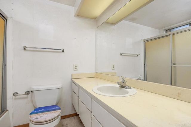 614 Bel Air Dr W, Vista, CA 92084