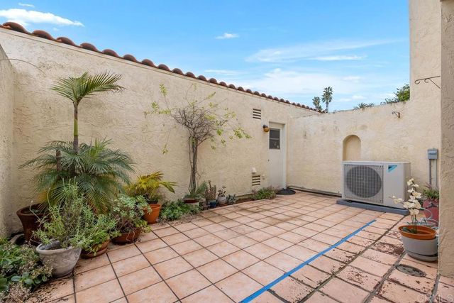 614 Bel Air Dr W, Vista, CA 92084