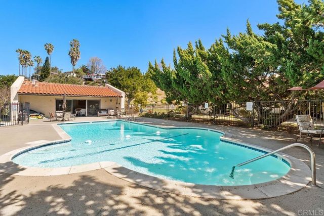 614 Bel Air Dr W, Vista, CA 92084