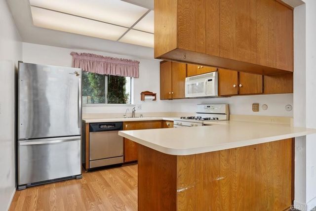 614 Bel Air Dr W, Vista, CA 92084