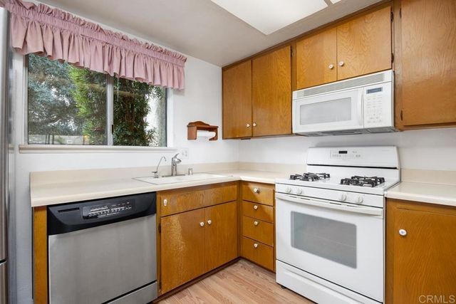 614 Bel Air Dr W, Vista, CA 92084