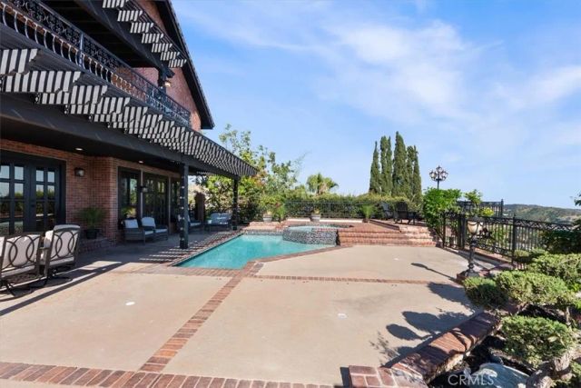 834 Moorside Drive, Glendale, CA 91207