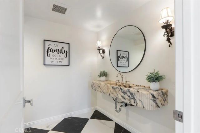 834 Moorside Drive, Glendale, CA 91207