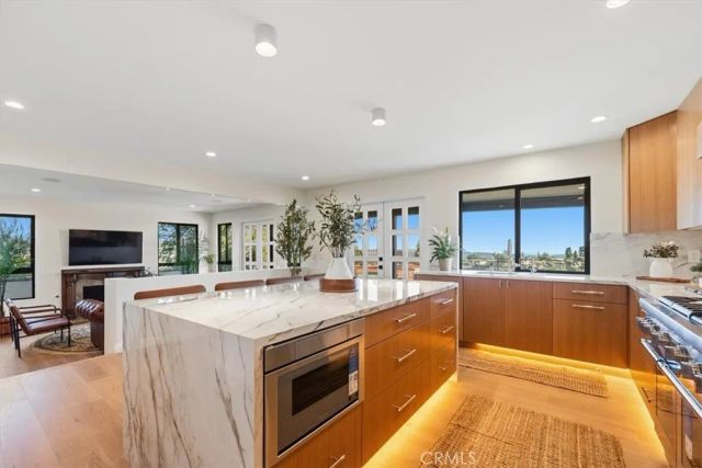 834 Moorside Drive, Glendale, CA 91207