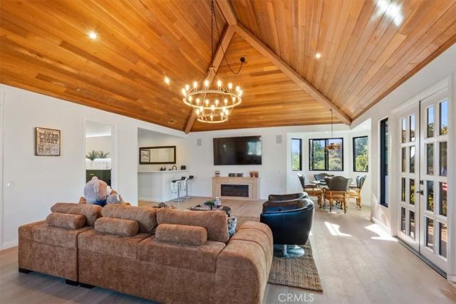 834 Moorside Drive, Glendale, CA 91207