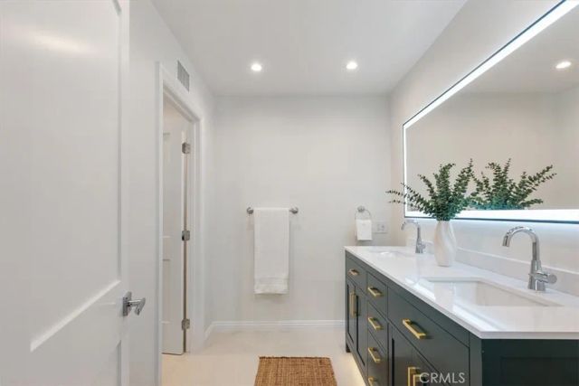 834 Moorside Drive, Glendale, CA 91207