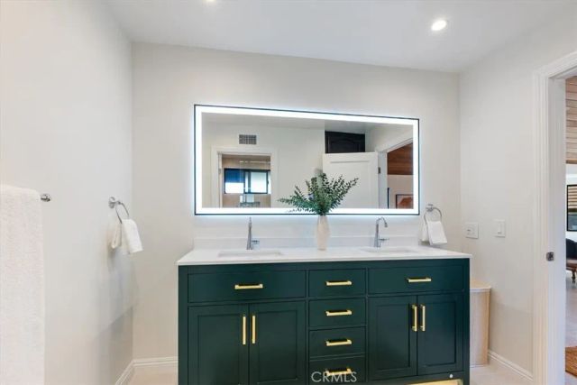 834 Moorside Drive, Glendale, CA 91207