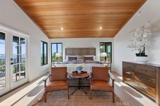 834 Moorside Drive, Glendale, CA 91207