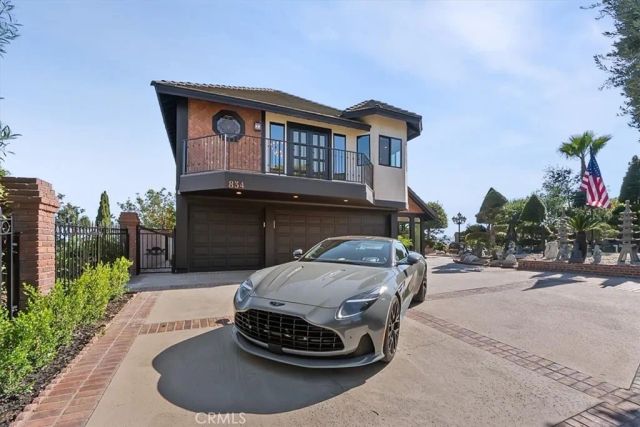 834 Moorside Drive, Glendale, CA 91207