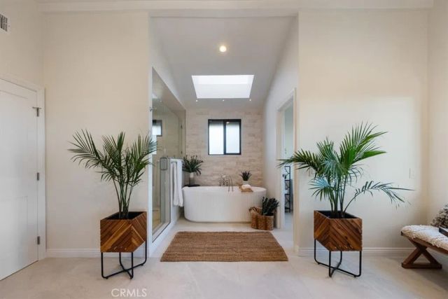 834 Moorside Drive, Glendale, CA 91207