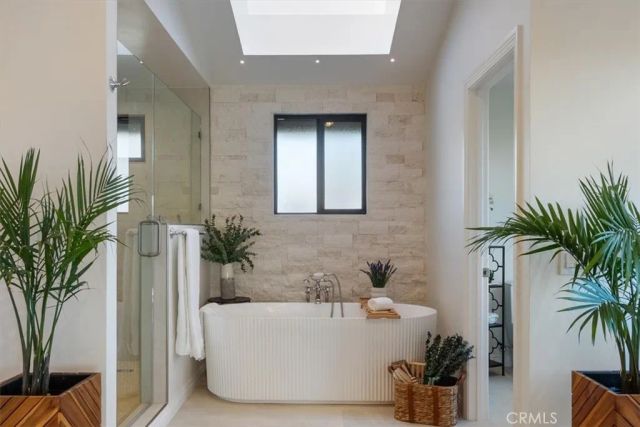 834 Moorside Drive, Glendale, CA 91207