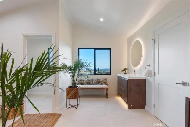 834 Moorside Drive, Glendale, CA 91207