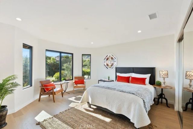 834 Moorside Drive, Glendale, CA 91207