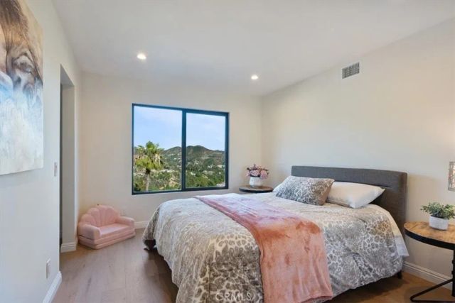 834 Moorside Drive, Glendale, CA 91207