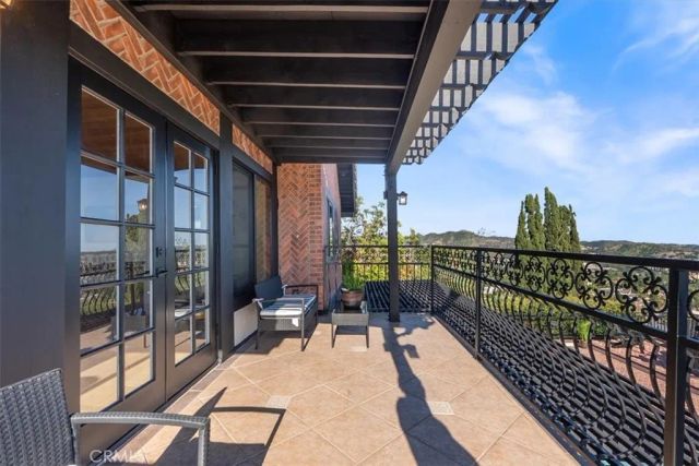 834 Moorside Drive, Glendale, CA 91207